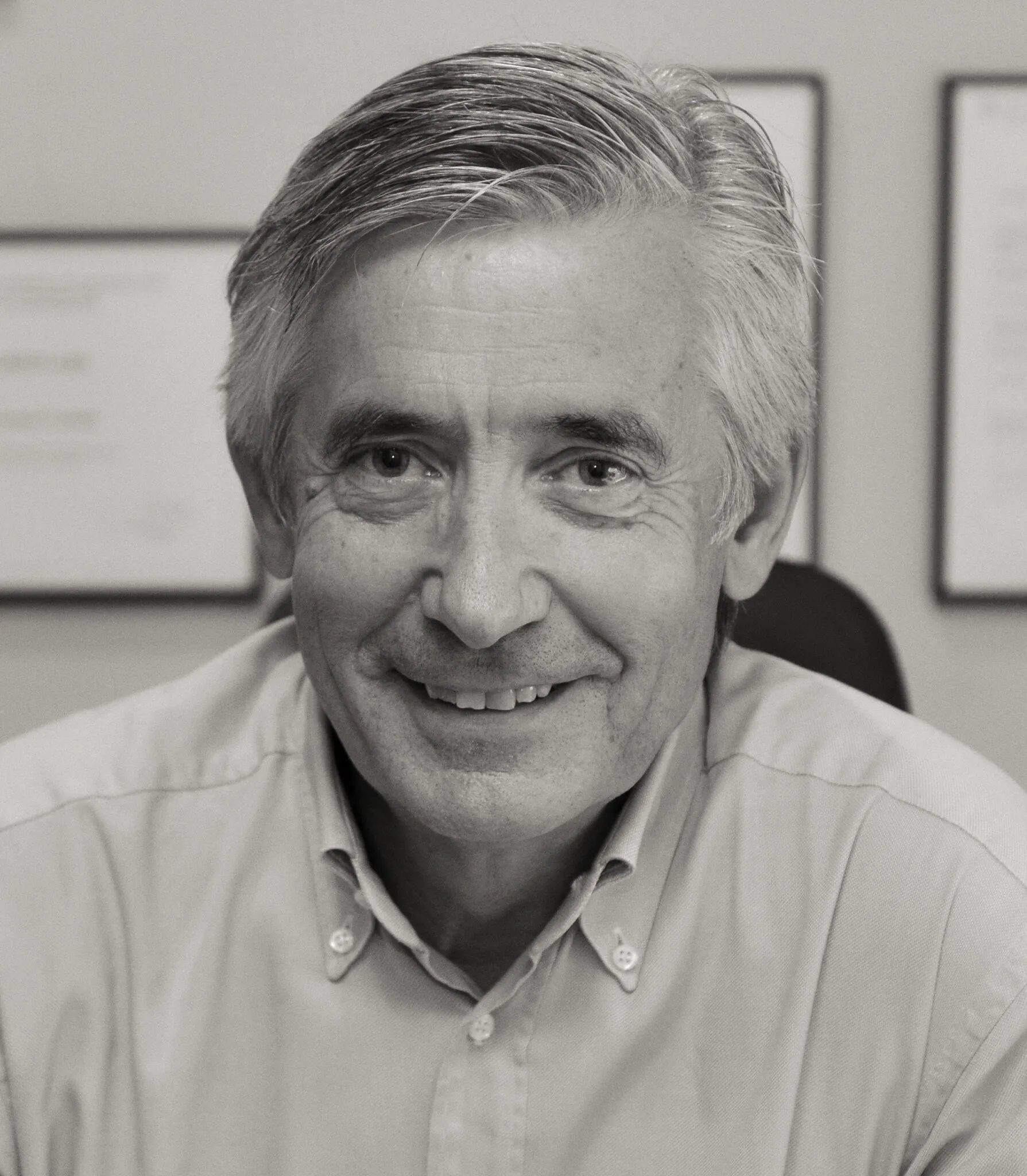 Portrait du Dr Dominique-François Gazielly dans son cabinet